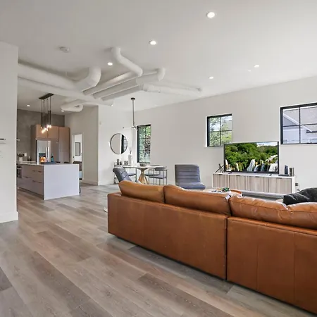 Chic Retreats In Columbus Villa