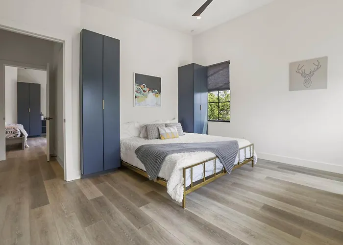 Chic Retreats In *
