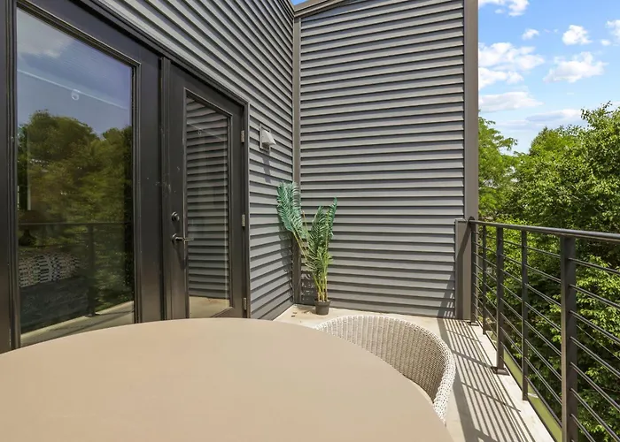 Chic Retreats In *