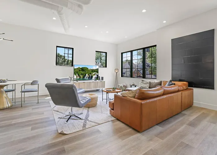 Chic Retreats In